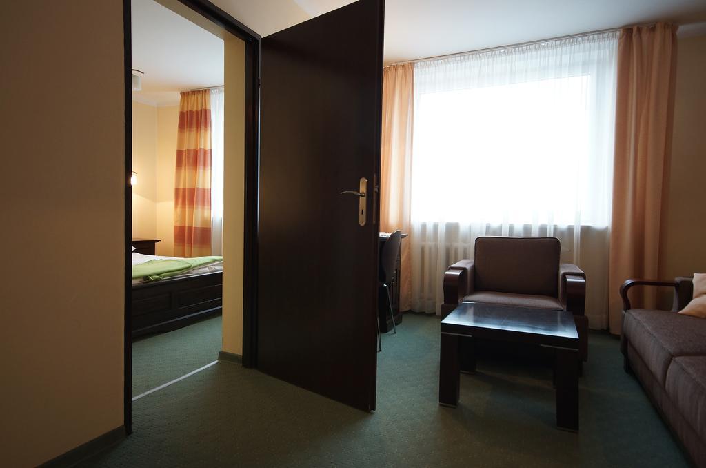 Hotel Kamena Chełm Екстериор снимка
