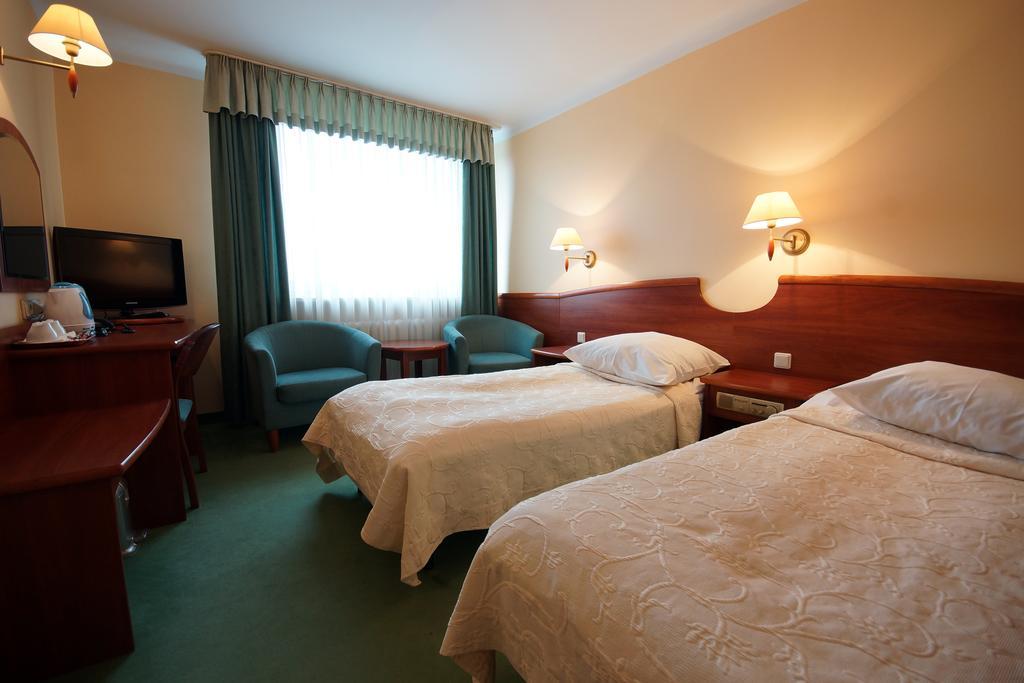 Hotel Kamena Chełm Екстериор снимка