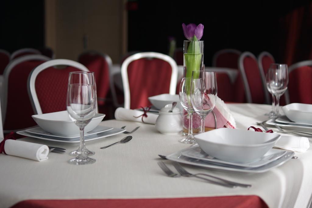 Hotel Kamena Chełm Екстериор снимка